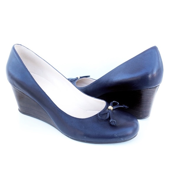 navy closed toe wedges